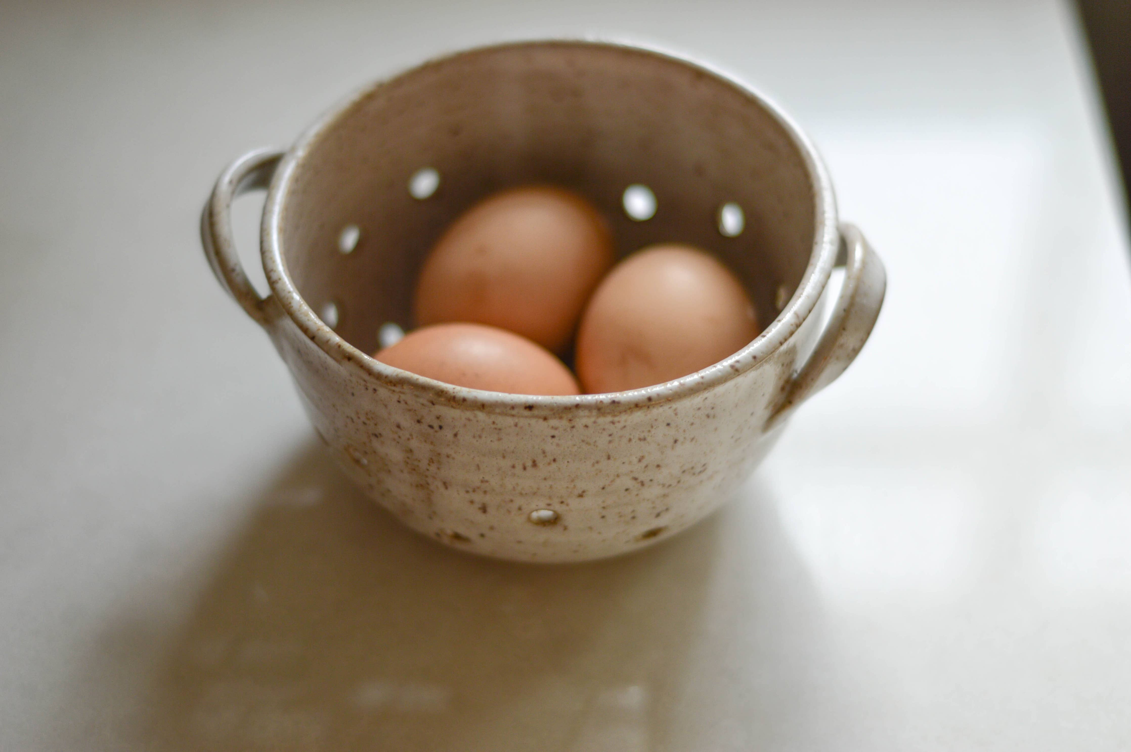 Berry Bowl: Antique White / Small