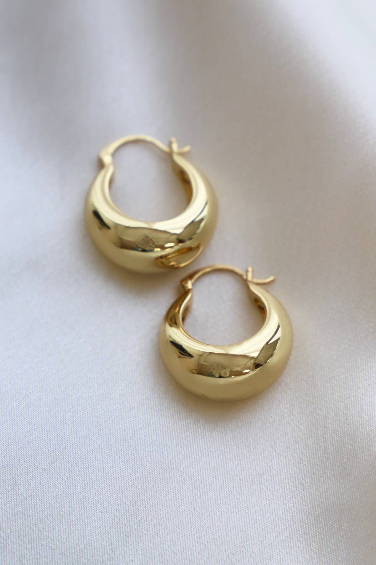 Chunky Hoop Earrings: Gold