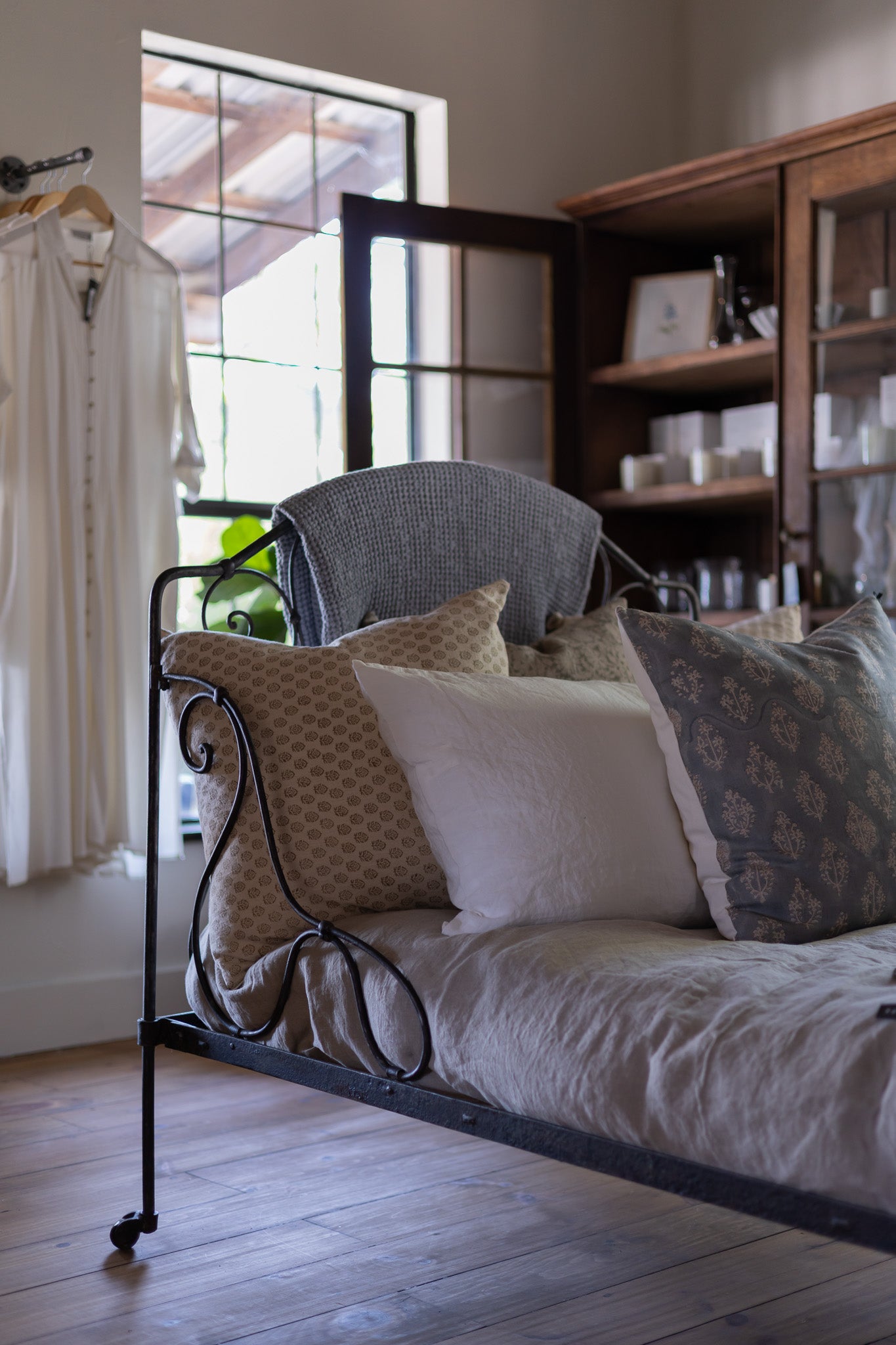 Antique Iron Day Bed