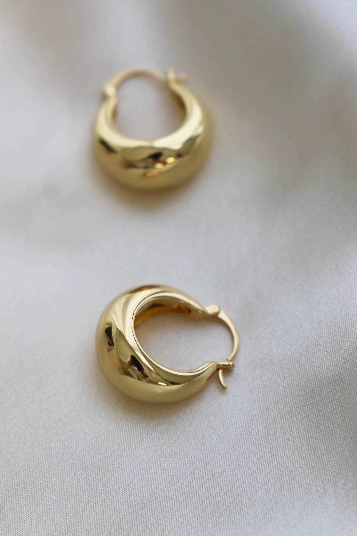 Chunky Hoop Earrings: Gold