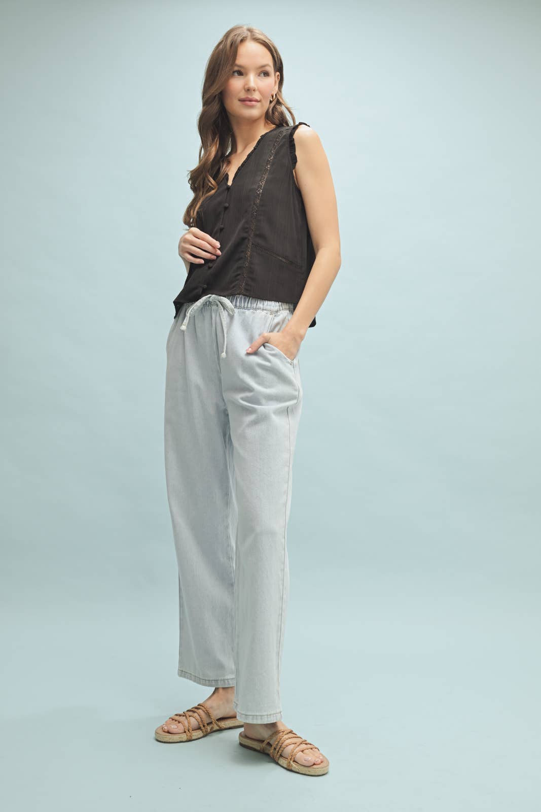 Sleeveless Floral Detail Blouse: Black